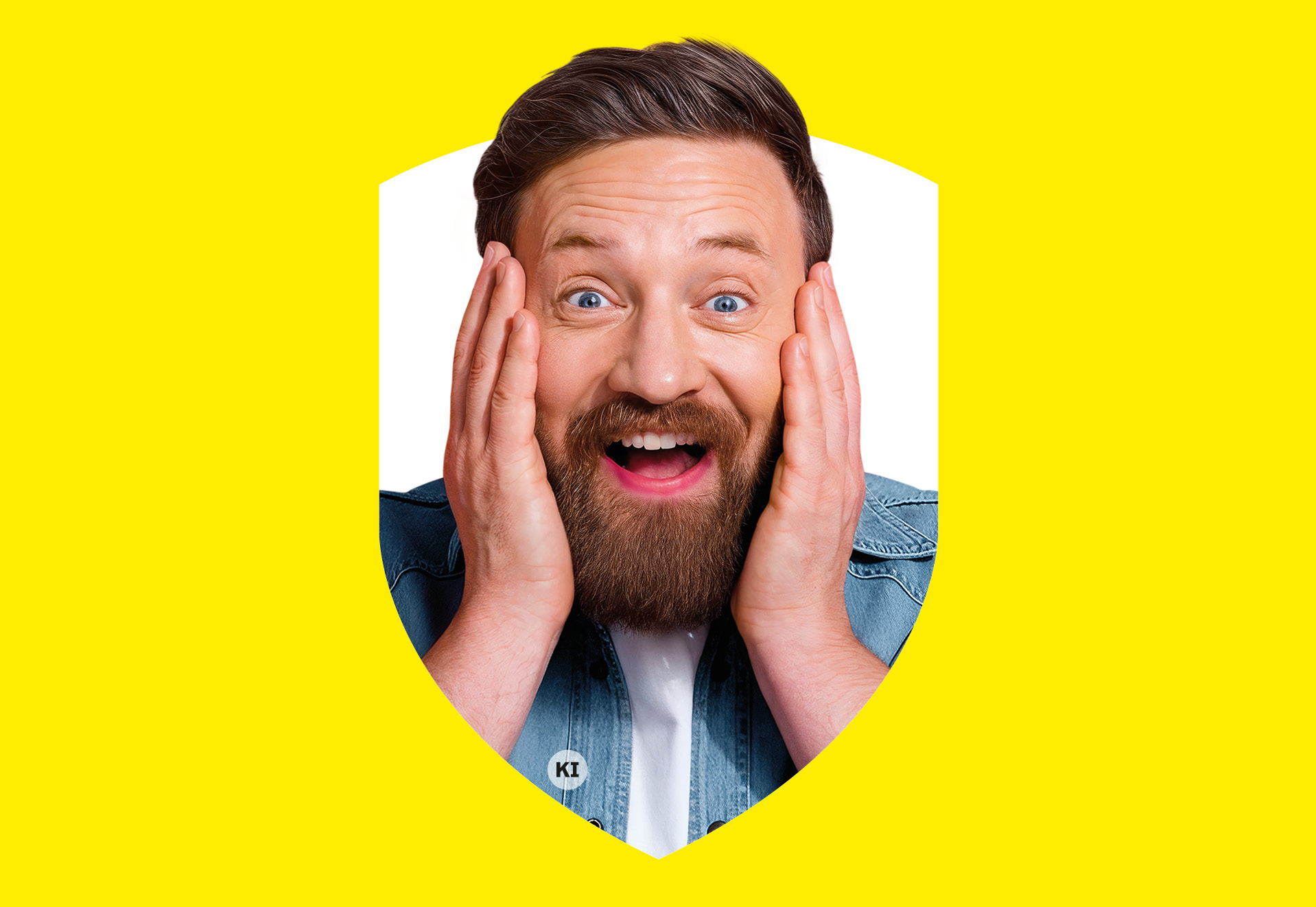 Ein junger Mann schaut überrascht und hält beide Hände an sein Gesicht. Der junge Mann ist im HUK-Logo abgebildet, der Hintergrund ist gelb.