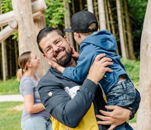 Mario S. mit Sohn und Frau