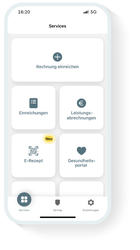 Der Screenshot zeigt eine App mit Optionen wie Rechnungen einreichen, E-Rezept und Gesundheitsportal. Oben sind Uhrzeit und Netzstatus zu sehen, unten eine Navigationsleiste.