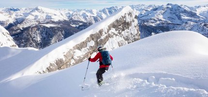 Skifahrer in den Bergen