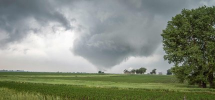 Tornado auf einem Feld