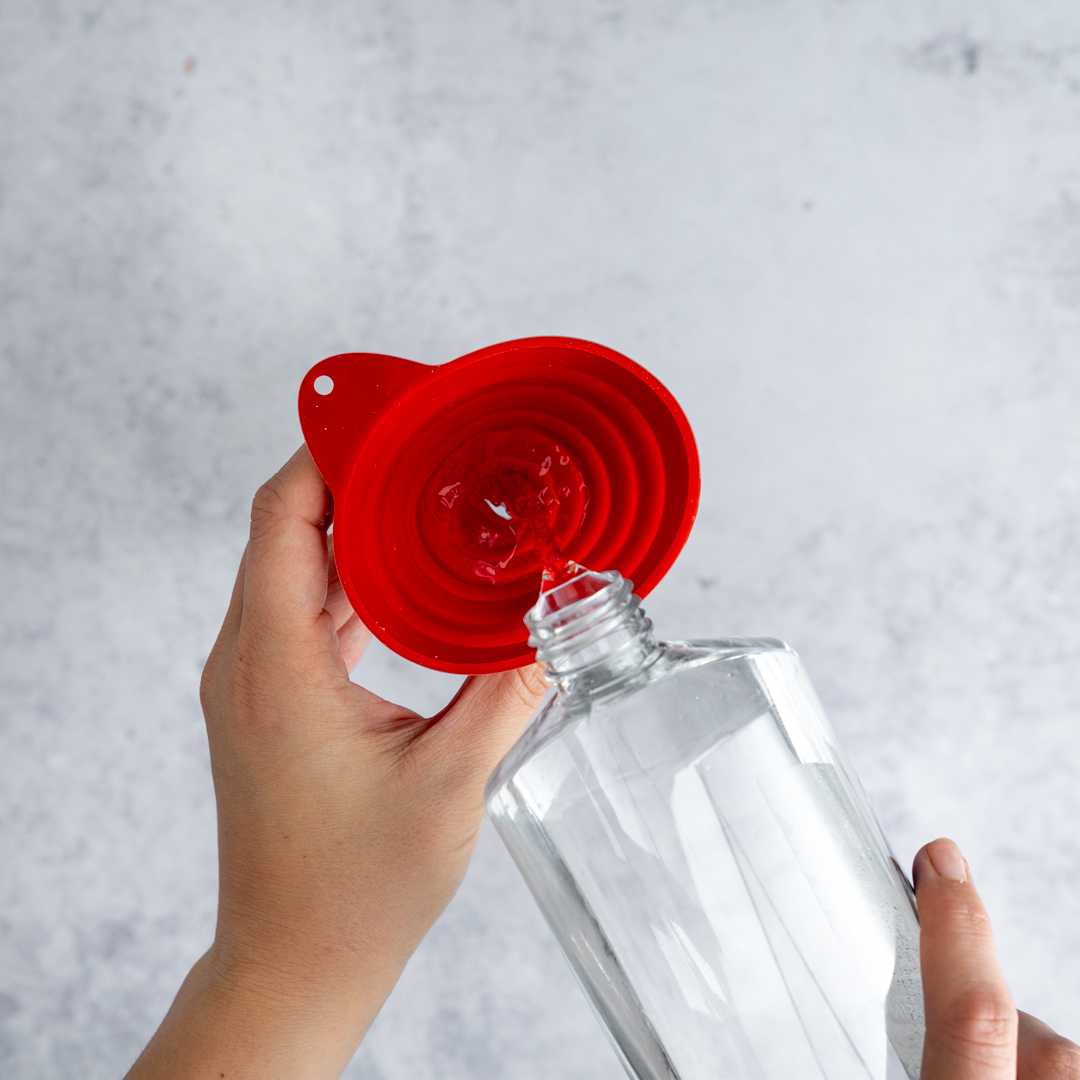 DIY - Schritt 3: Alle Zutaten in Flasche geben und schütteln