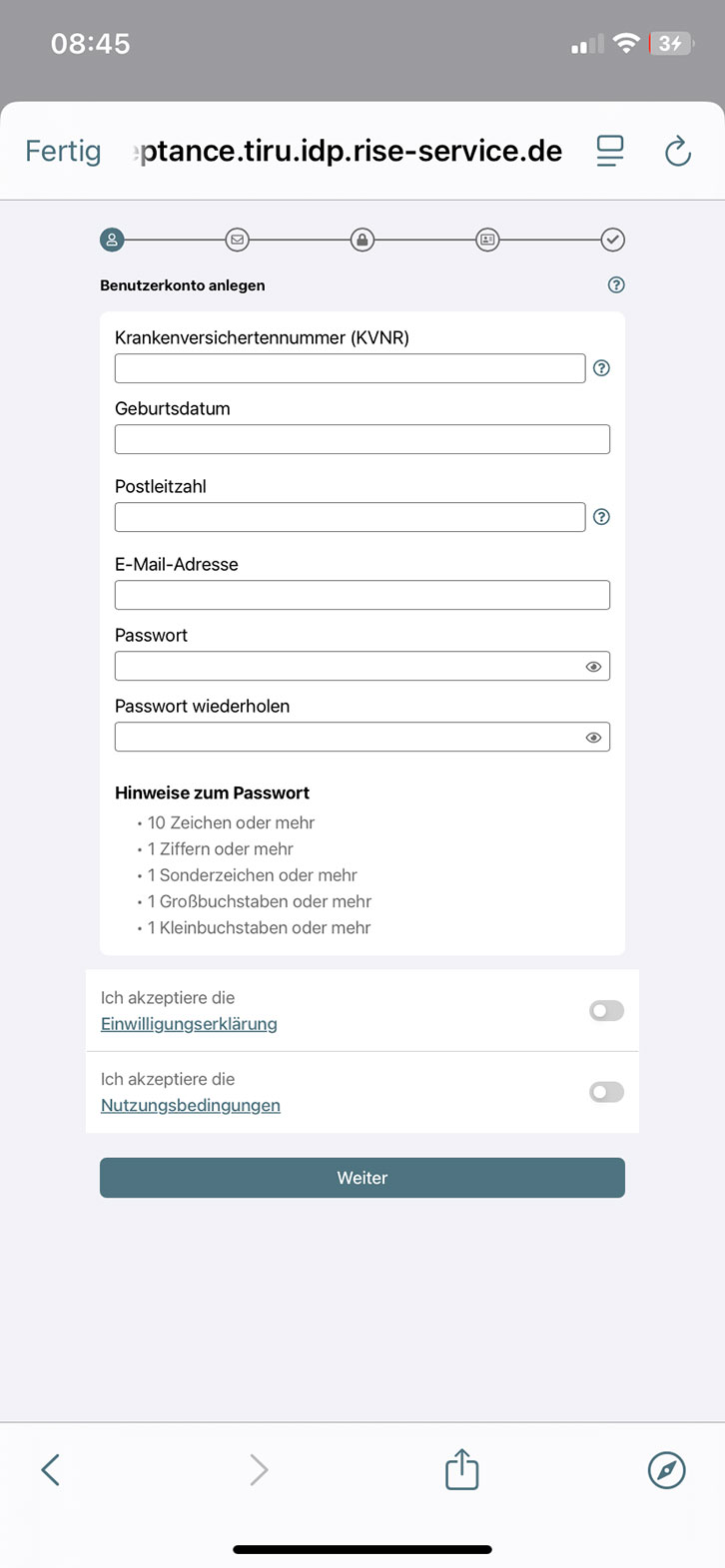 Das Bild zeigt ein Online-Formular zur Erstellung eines Benutzerkontos. Es enthält Felder für die Krankenversichertennummer, Geburtsdatum, Postleitzahl, E-Mail-Adresse und Passwort. Passworthinweise sind angegeben. Zudem gibt es Schaltflächen zur Zustimmung zur Einwilligungserklärung und den Nutzungsbedingungen sowie eine Weiter-Schaltfläche.