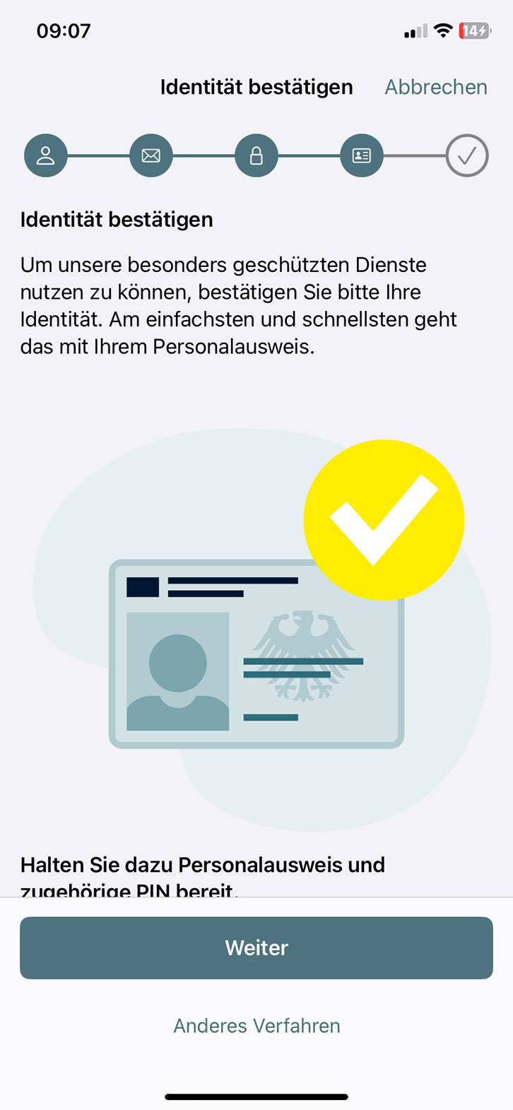 Das Bild zeigt eine Seite zur Bestätigung der Identität. Nutzer werden aufgefordert, ihre Identität zu bestätigen, um besonders geschützte Dienste nutzen zu können, vorzugsweise mit einem Personalausweis. Unten befinden sich eine Weiter-Schaltfläche und ein Link für ein Anderes Verfahren. 