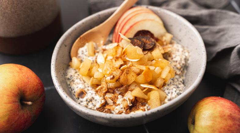 Bowl mit Chiasamen und Bratapfel