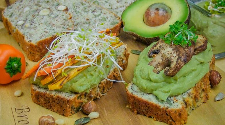 Eiweißbrot mit Avocadocreme