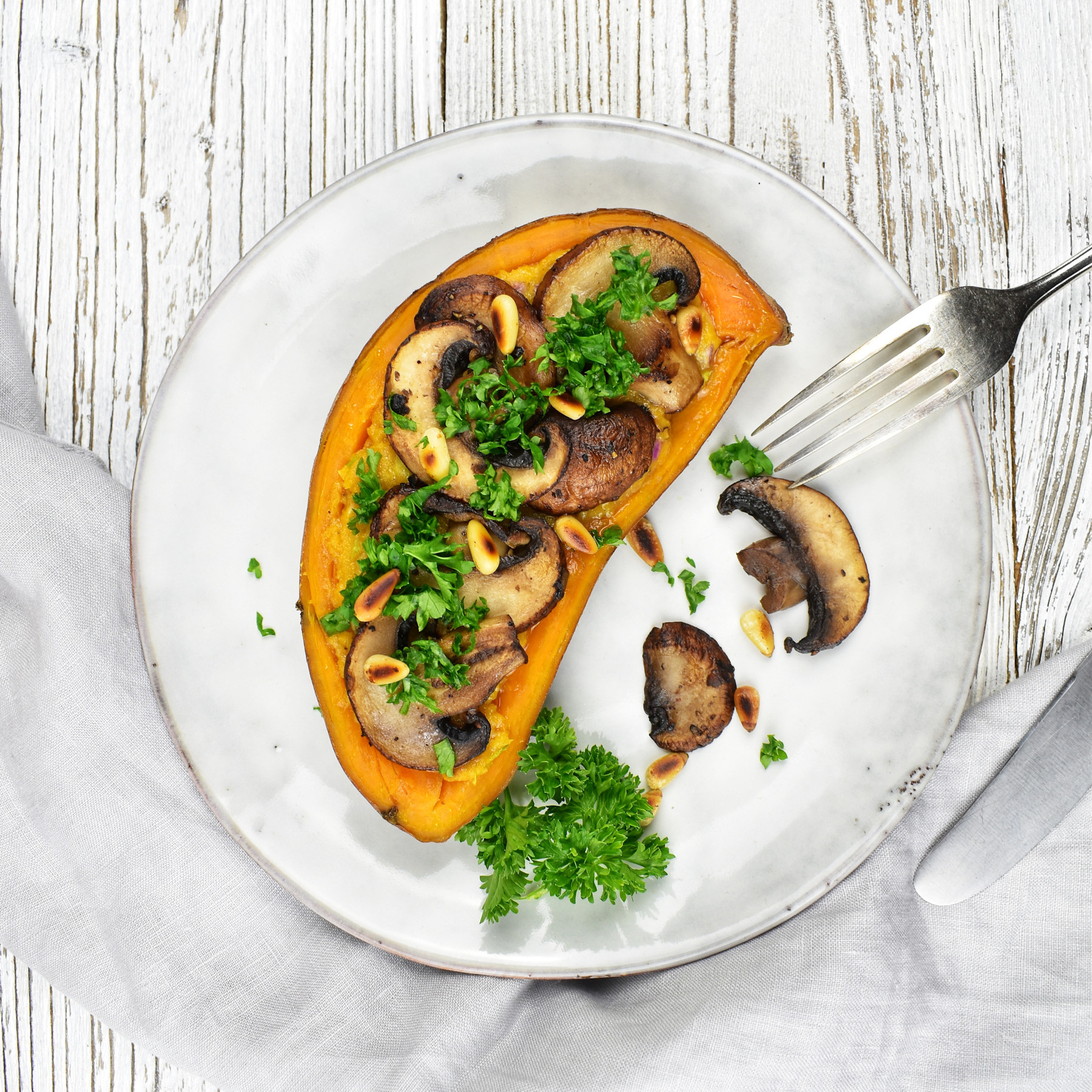 Gefüllte Süßkartoffel mit Champignons