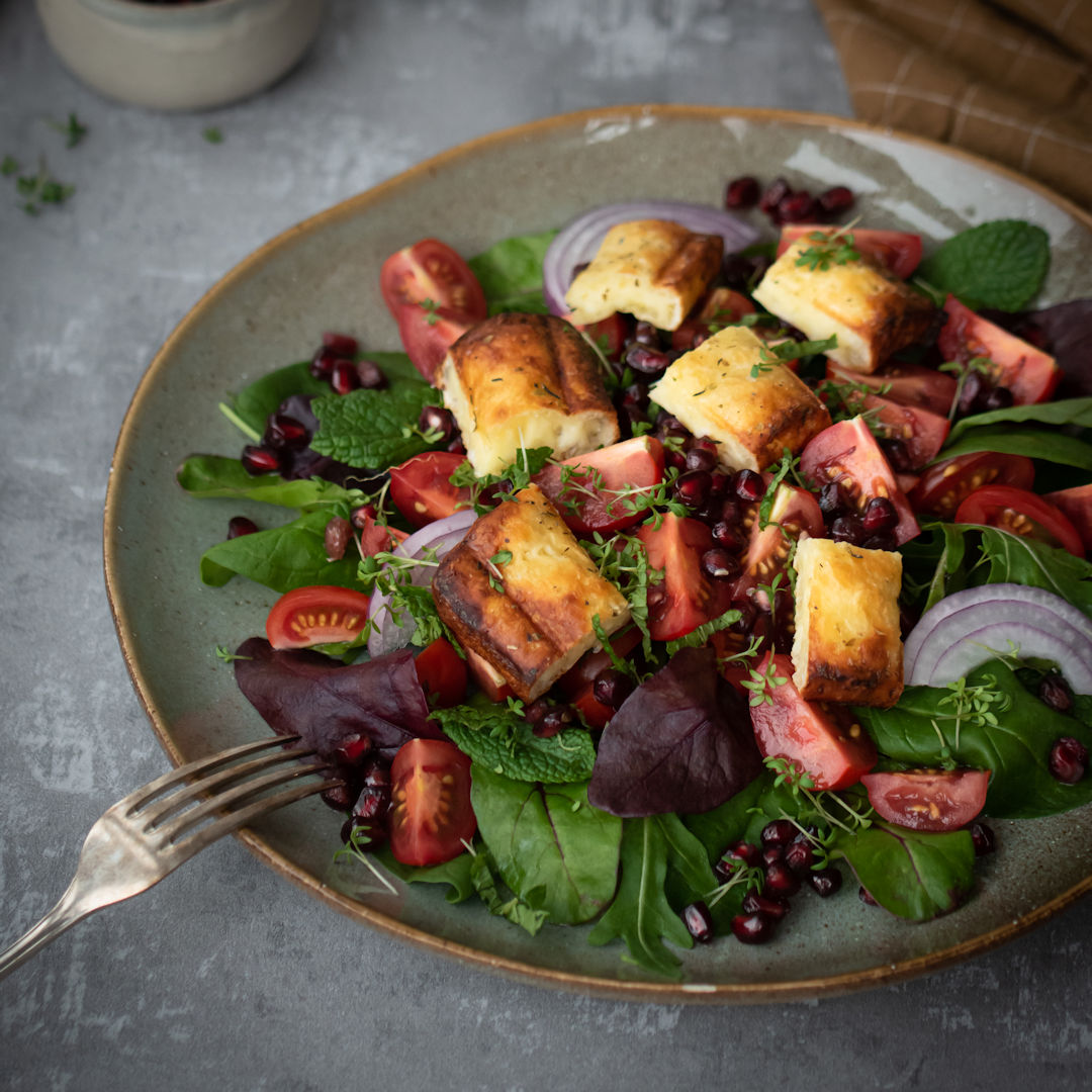 Granatapfelsalat mit Halloumi