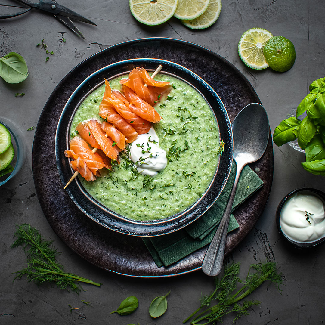 Gurkensuppe mit Lachs