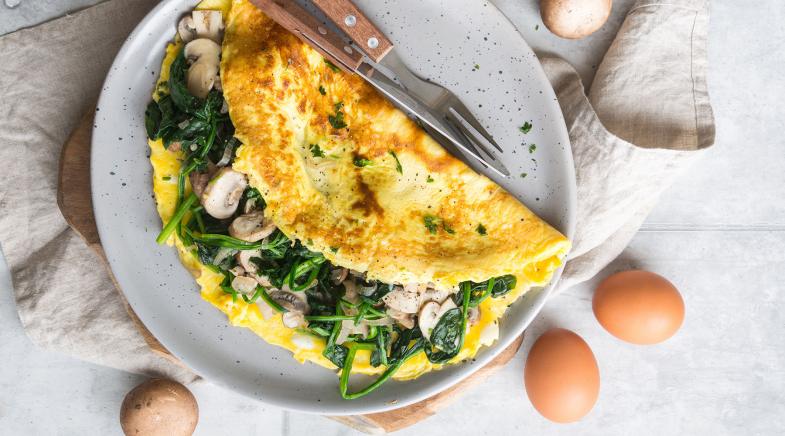 Omelette mit Spinat und Champignons