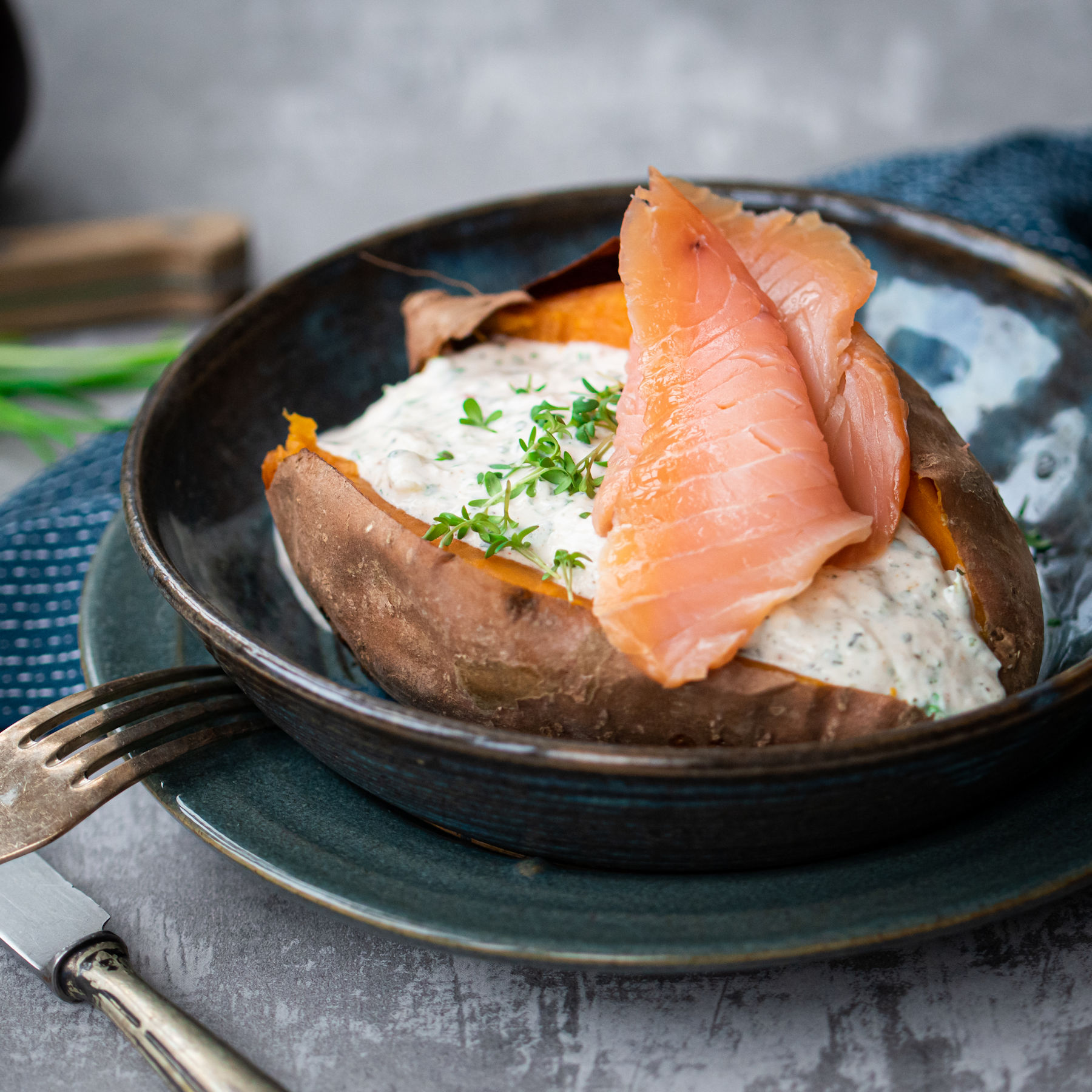 Süßkartoffel mit Quark und Räucherlachs