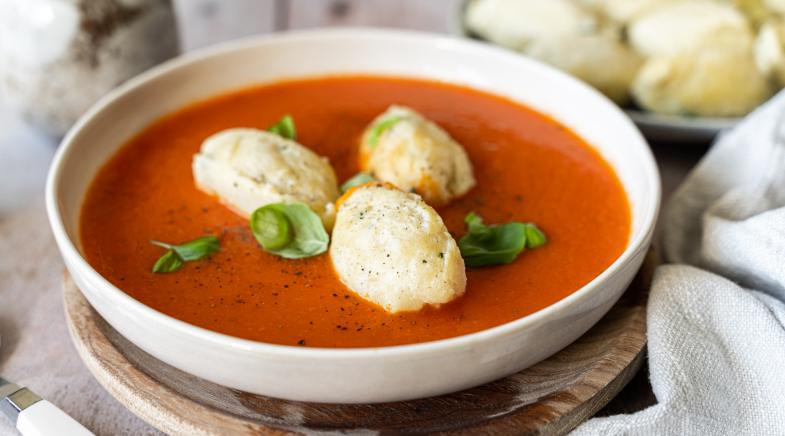 Tomatensuppe mit Grießnocken