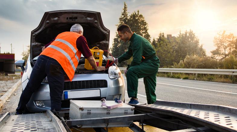 Liegen gebliebenes Auto