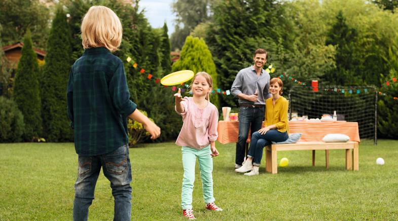 Familie im Garten